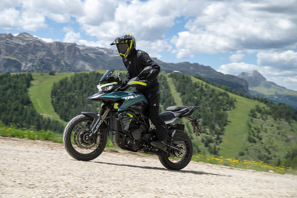 Ben_TRK902_Xplorer_M6_action_04_2560px.webp