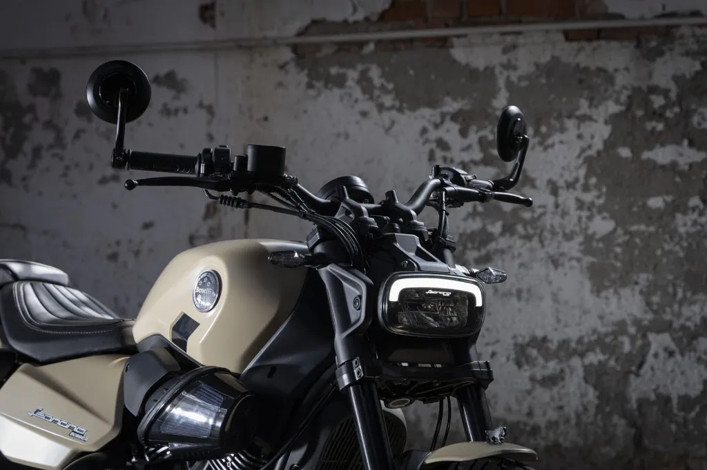 Leoncino-Bobber-400---dettaglio-2---Desert-tan-hd.webp