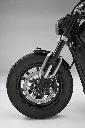 Leoncino-Bobber-400---dettaglio-avantreno---Midnight-Black.webp